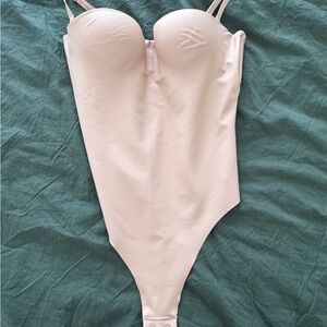 Skims 
UNDERWIRE THONG BODYSUIT